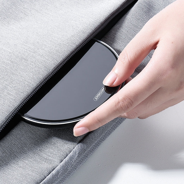 15W Wireless Fast Charger With USB Cable and Instructions
