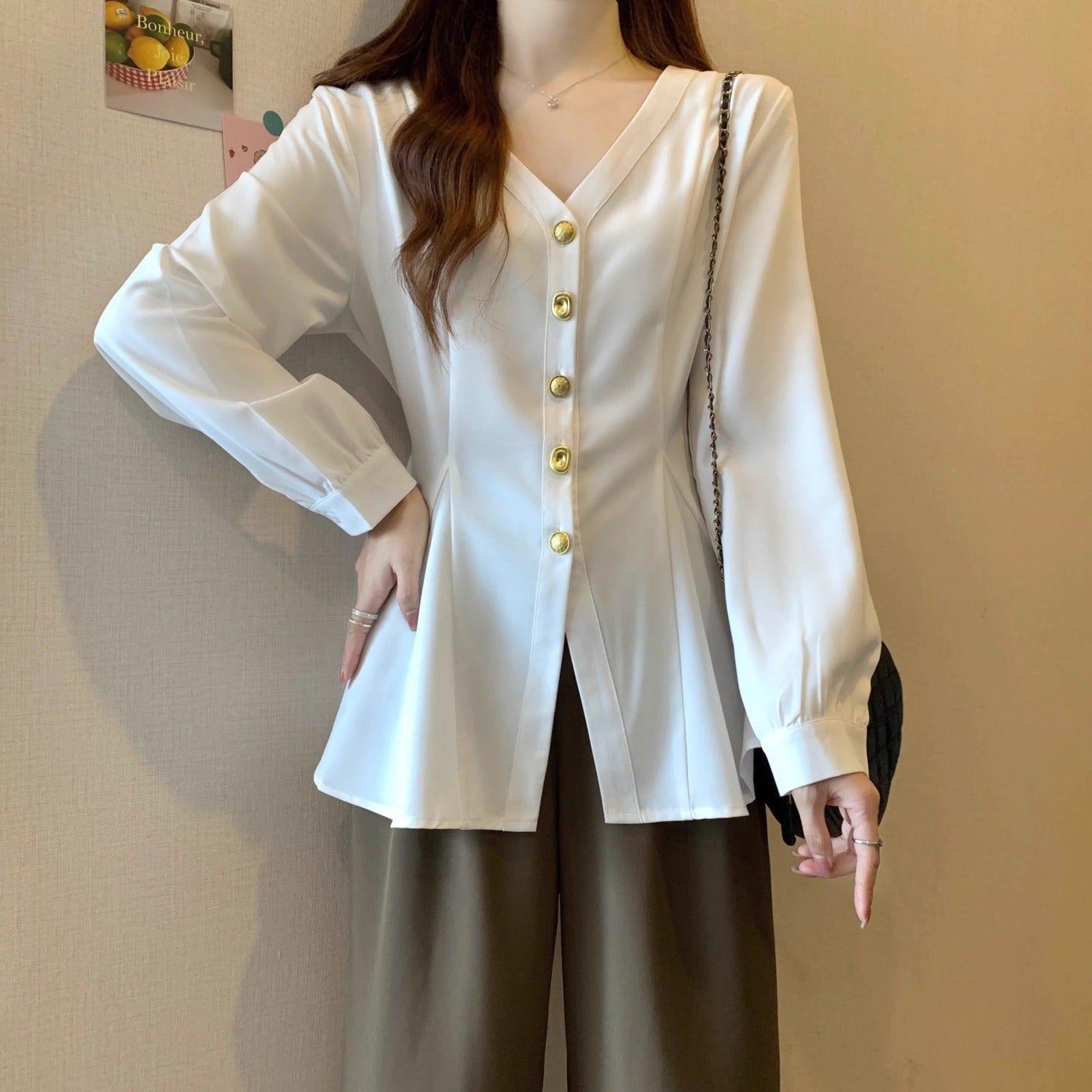 Women's Elegant Mulberry Silk Button-Down Sleeveless Commuter Shirt